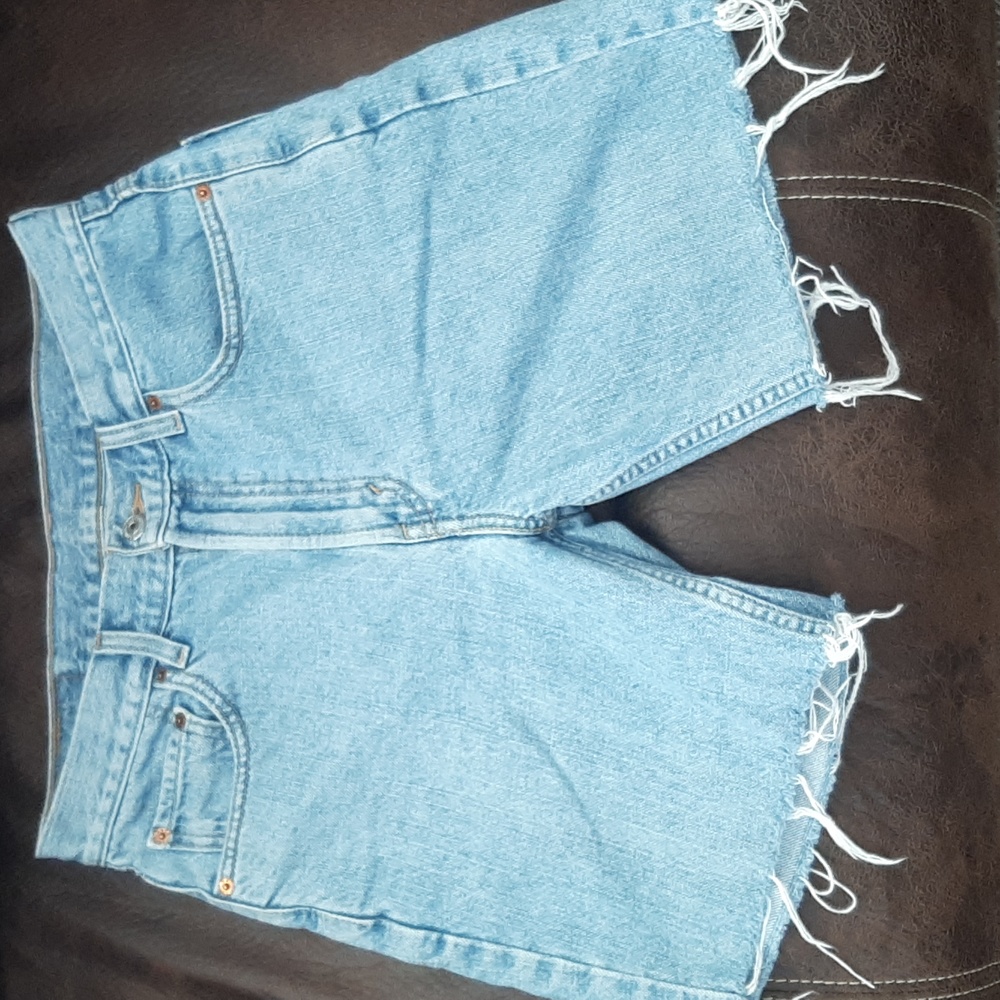 Levi's shorts - Picture 2 of 3